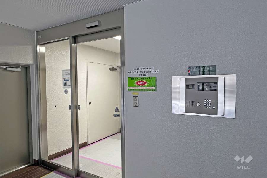 エントランスはオートロック付きです。