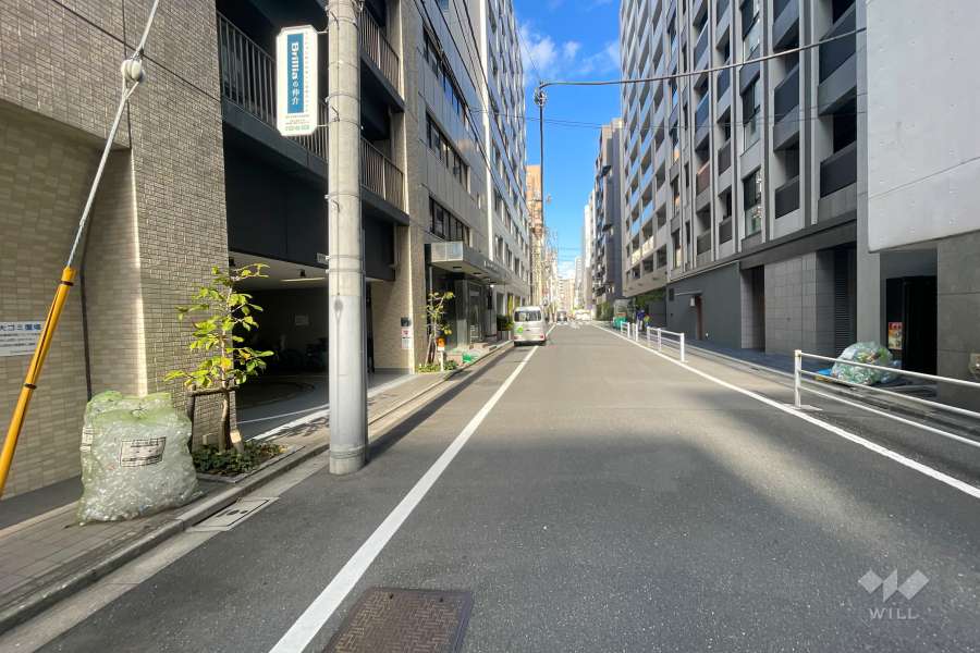 敷地北東側の前面道路