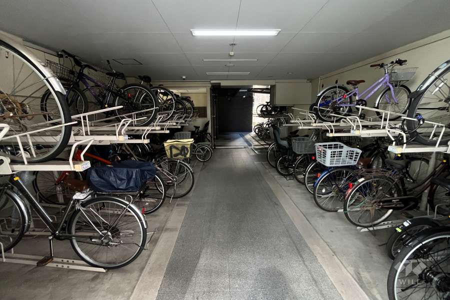 屋内に設けられた駐輪場