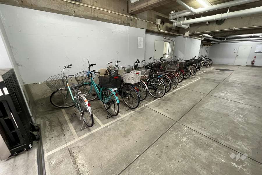 屋内に設けられた駐輪場
