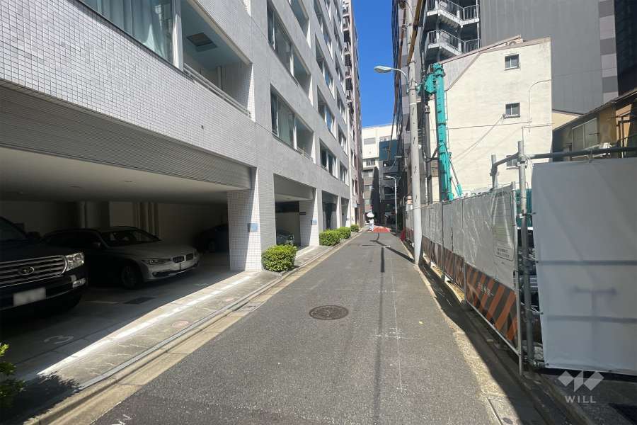 敷地北側の前面道路（東側から）