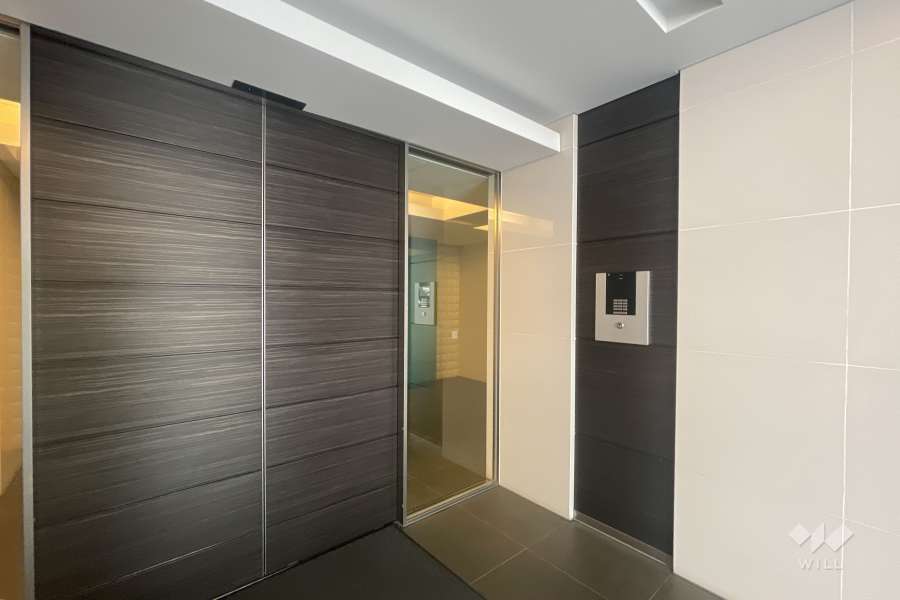 エントランスはオートロック付きです。