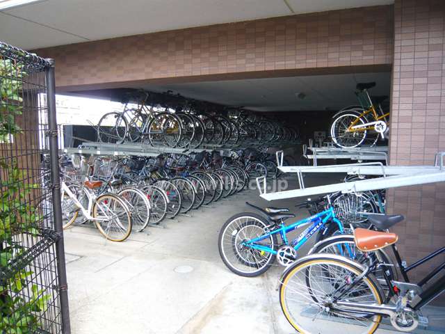 屋内にある駐輪場
