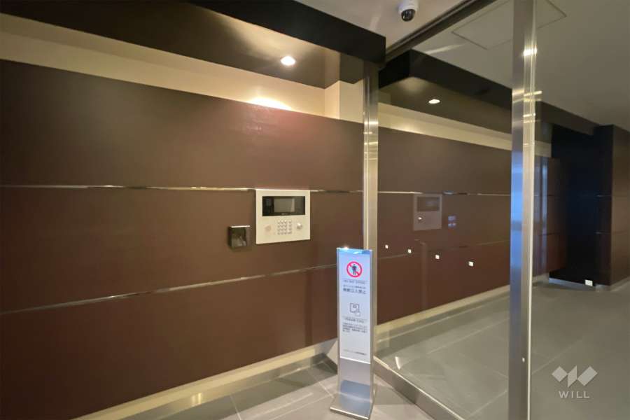 エントランスはオートロック付きです。