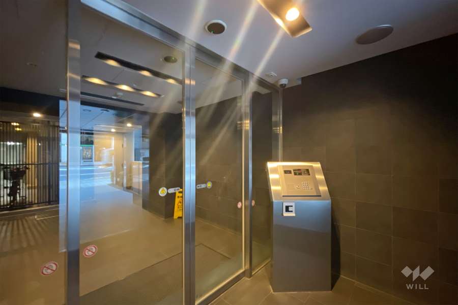 エントランスはオートロック付きです。