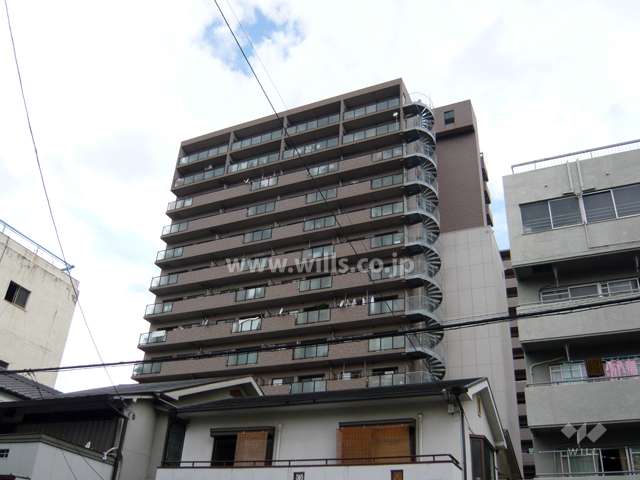 1階部分には事務所などが入っています