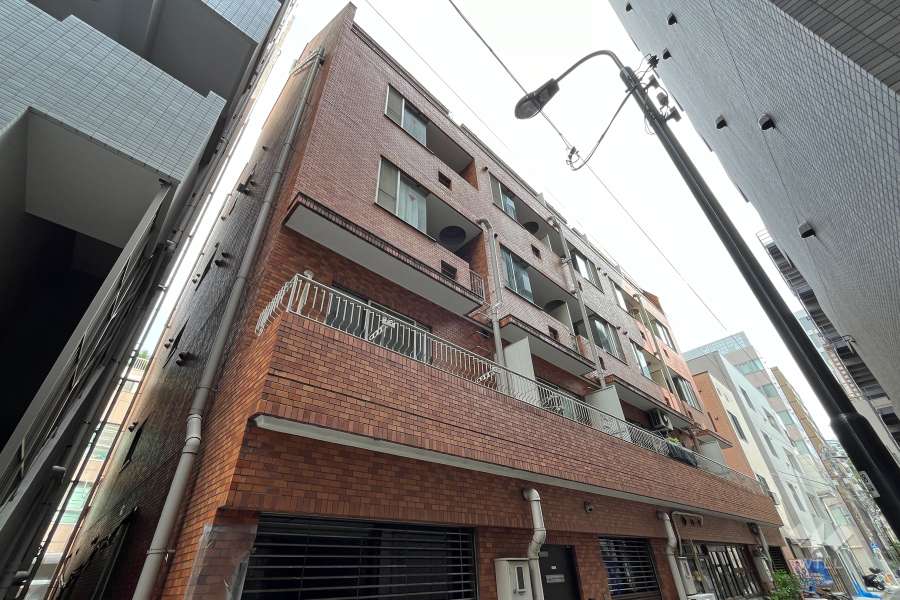 朝日八丁堀マンションの外観（南西側から）