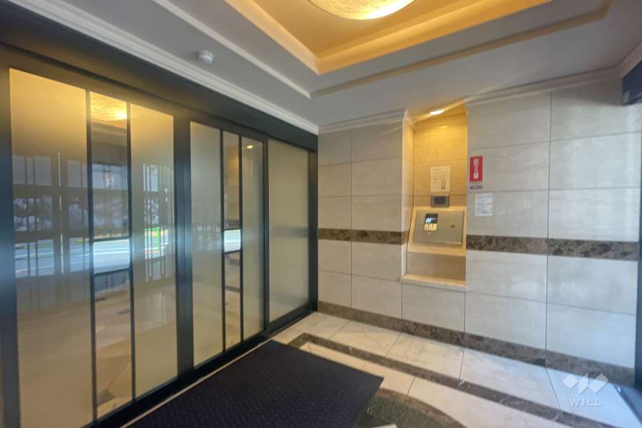 エントランスはオートロック付きです。