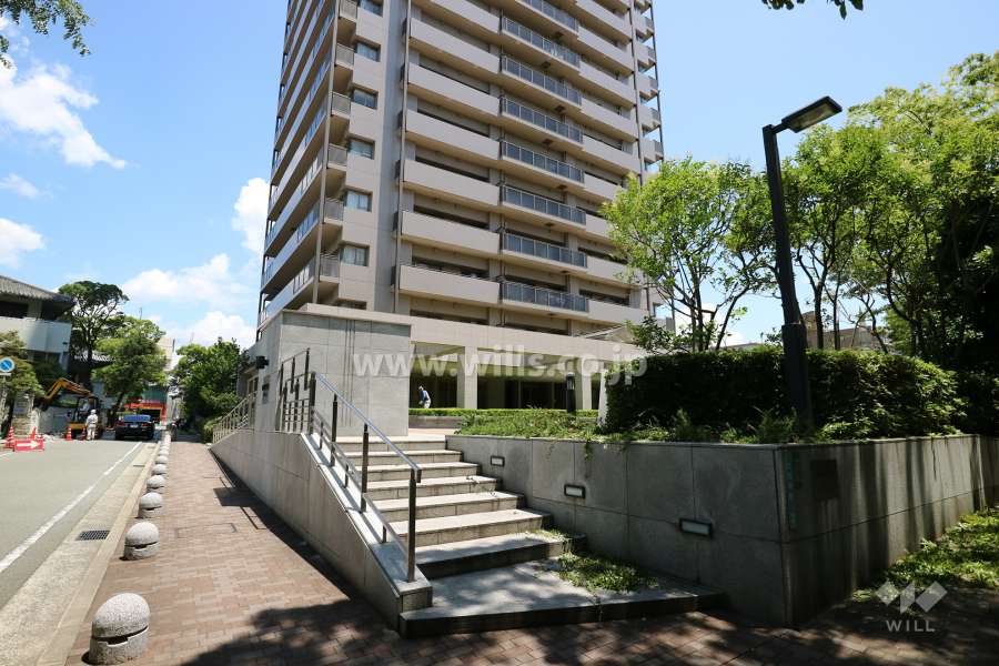 セントラルガーデンタワーの基壇部（南西側から）