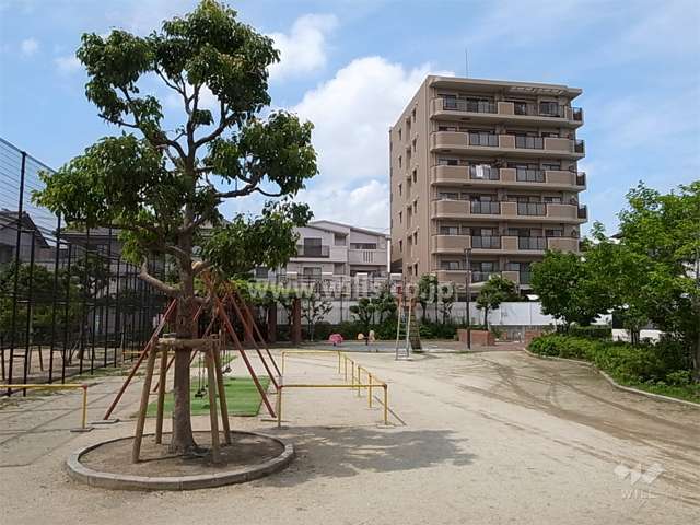 敷地の南西側には『中須佐公園』が広がっています。