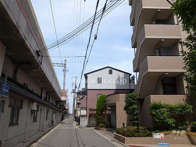 敷地の北側には阪急神戸線が走っています。