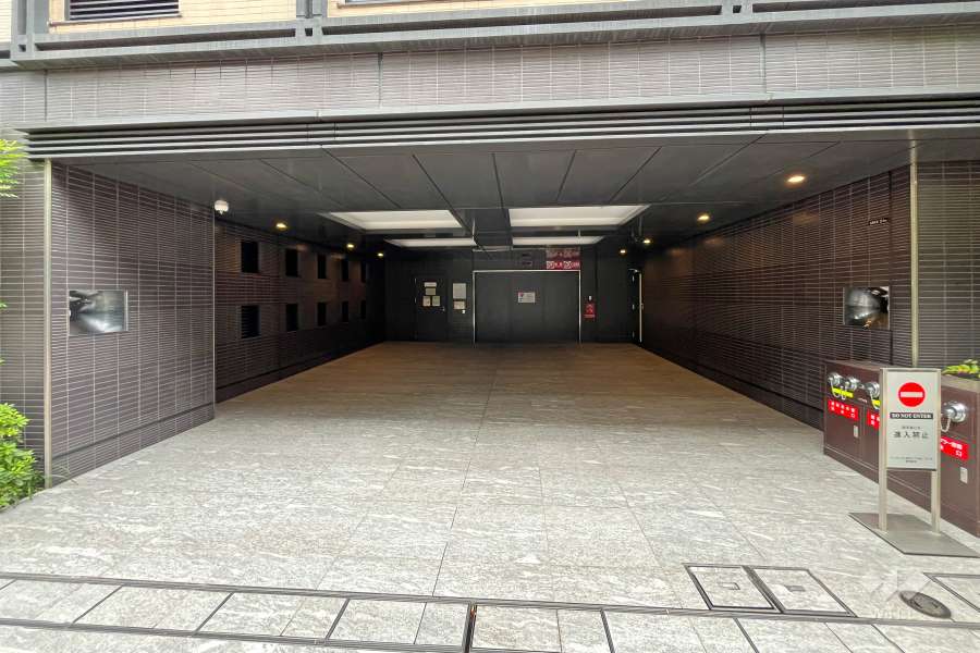 機械式駐車場の出入り口