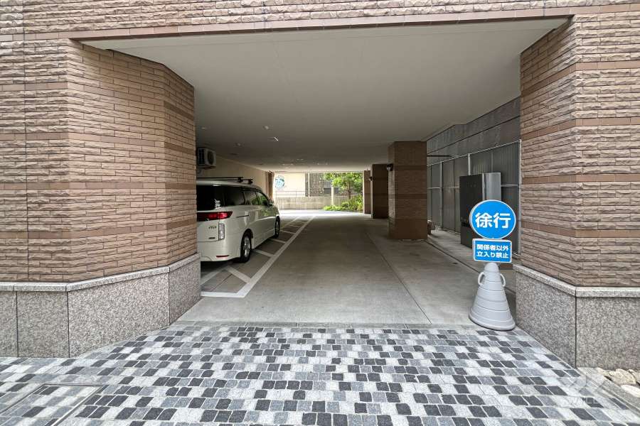 駐車場の出入り口