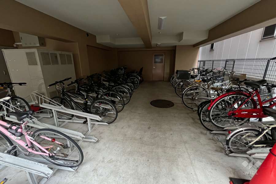 屋内に設けられた駐輪場