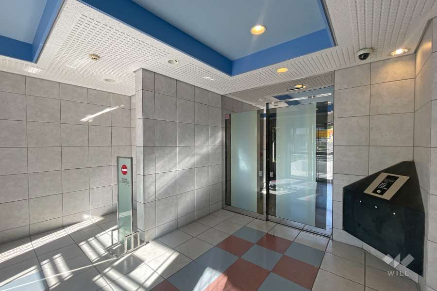 エントランスはオートロック付きです。