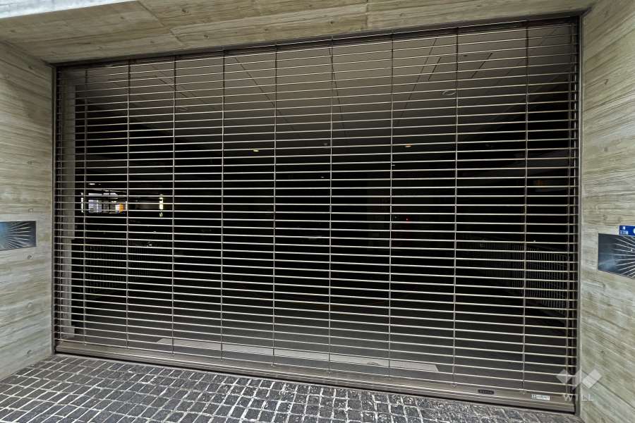 駐車場の出入り口（リングシャッター付き）