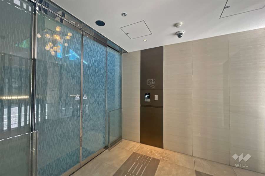 エントランスはオートロック付きです。