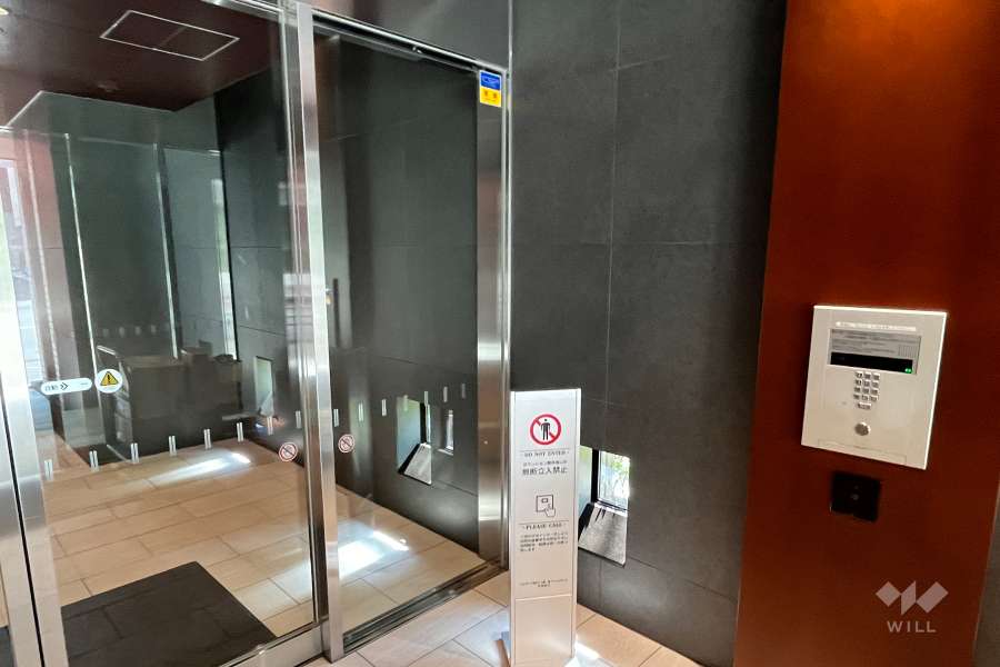 エントランスはオートロック付きです。