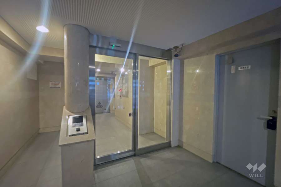 エントランスはオートロック付きです。