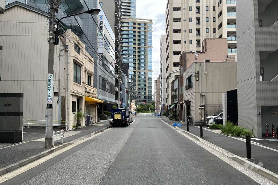敷地北側の前面道路