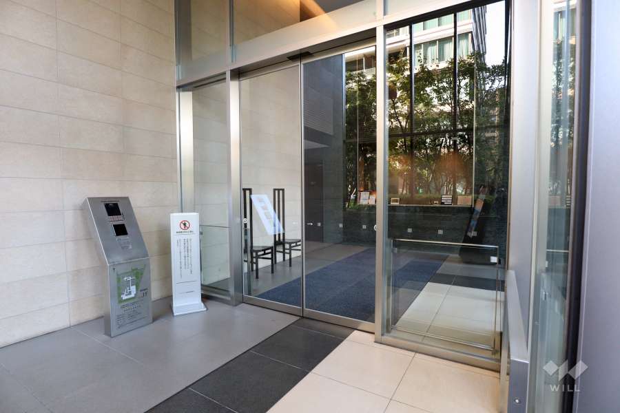 エントランスはオートロック付きです。