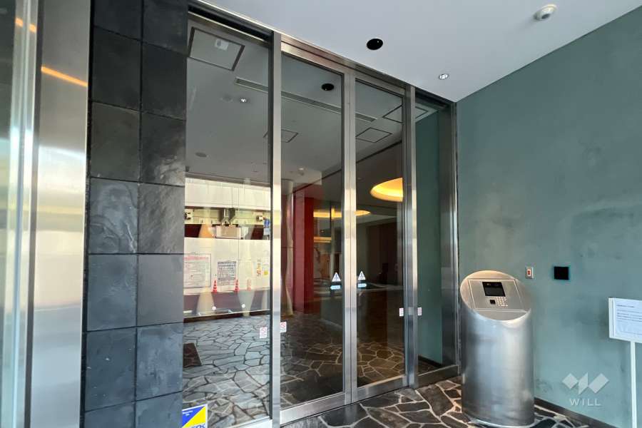 エントランスはオートロック付きです。