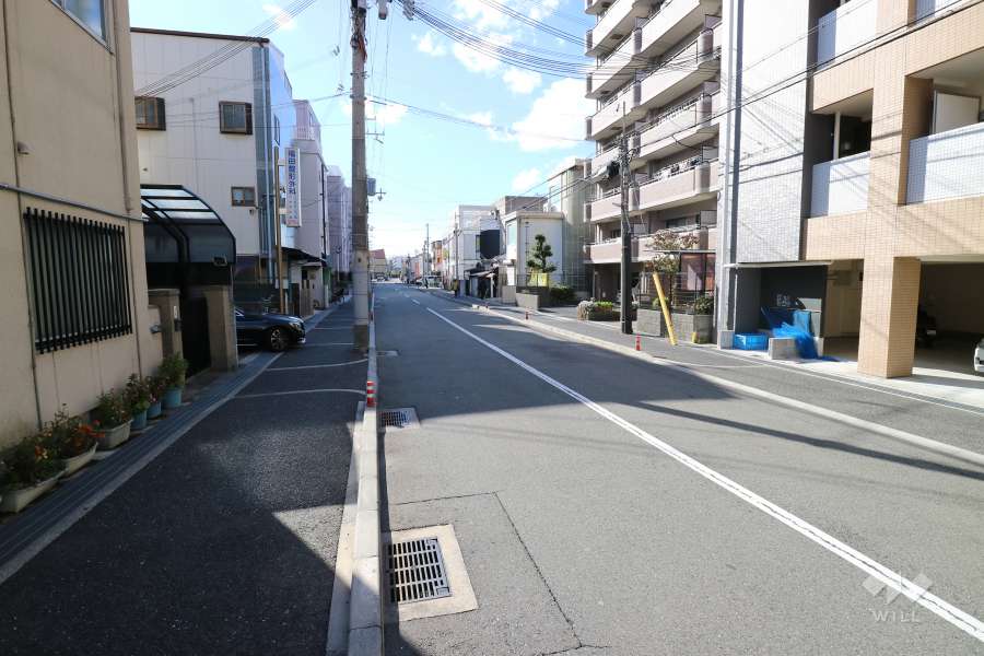 敷地東側の前面道路（南方向）