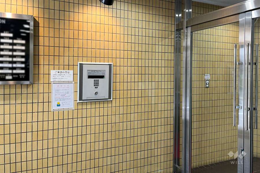 エントランスはオートロック付きです。