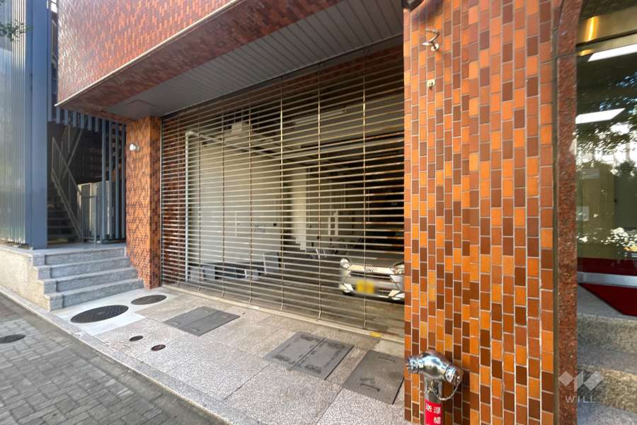 駐車場の出入り口（リングシャッター付き）