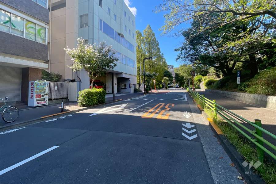 敷地西側の前面道路　　　