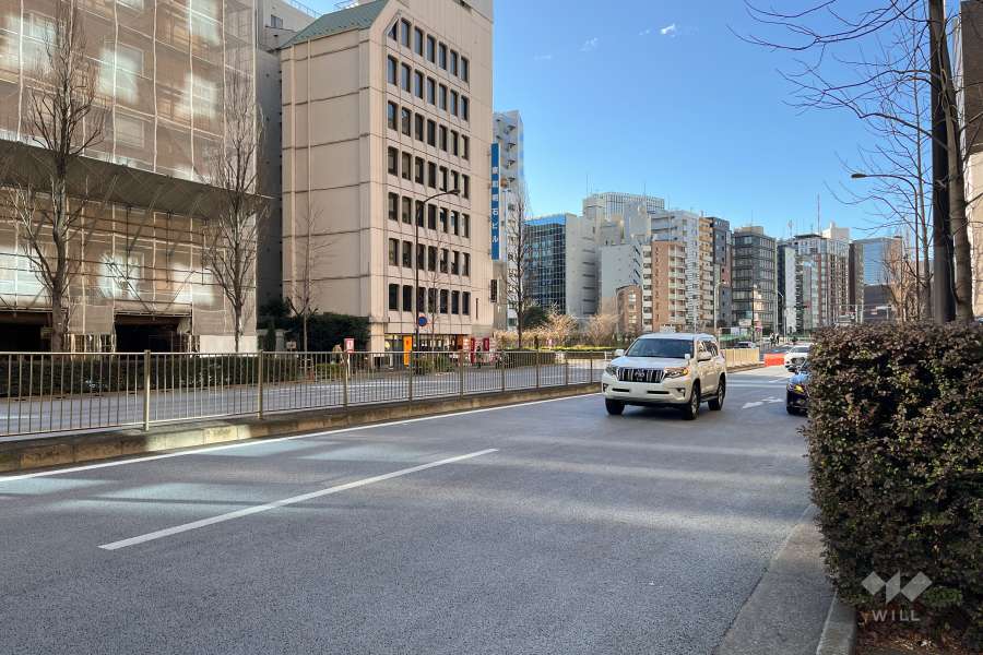 敷地の北側前面道路（東側から）