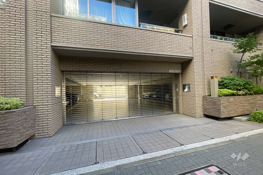 駐車場の出入り口（リングシャッター付き）