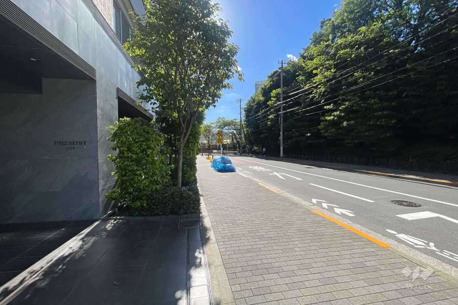 敷地南側の前面道路