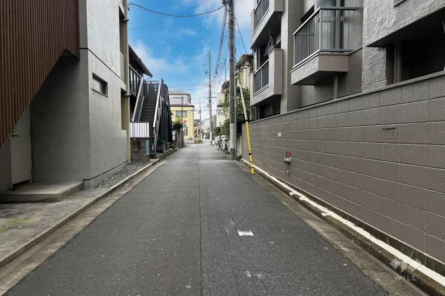 敷地南側の前面道路