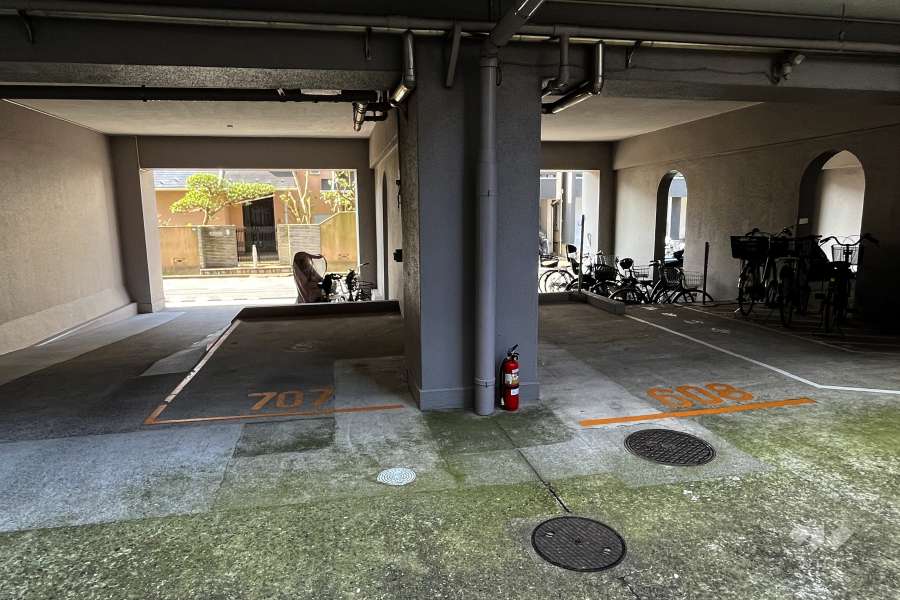 敷地内駐車場（屋内平面式）