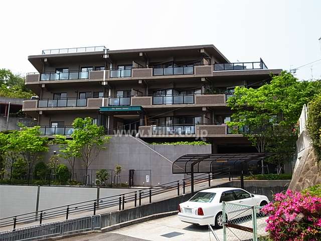 ダイアパレス甲陽園の外観（東側から）