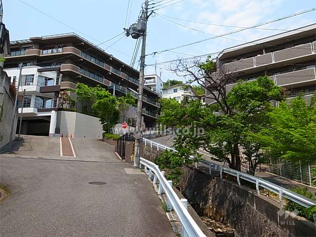 敷地に東側には水分谷川が流れています。