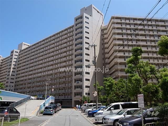 武庫川あおぞらのまち住宅25号棟の外観（北西側から）