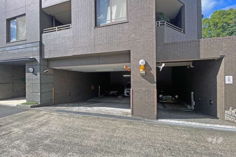 敷地内駐車場（屋外平面式）