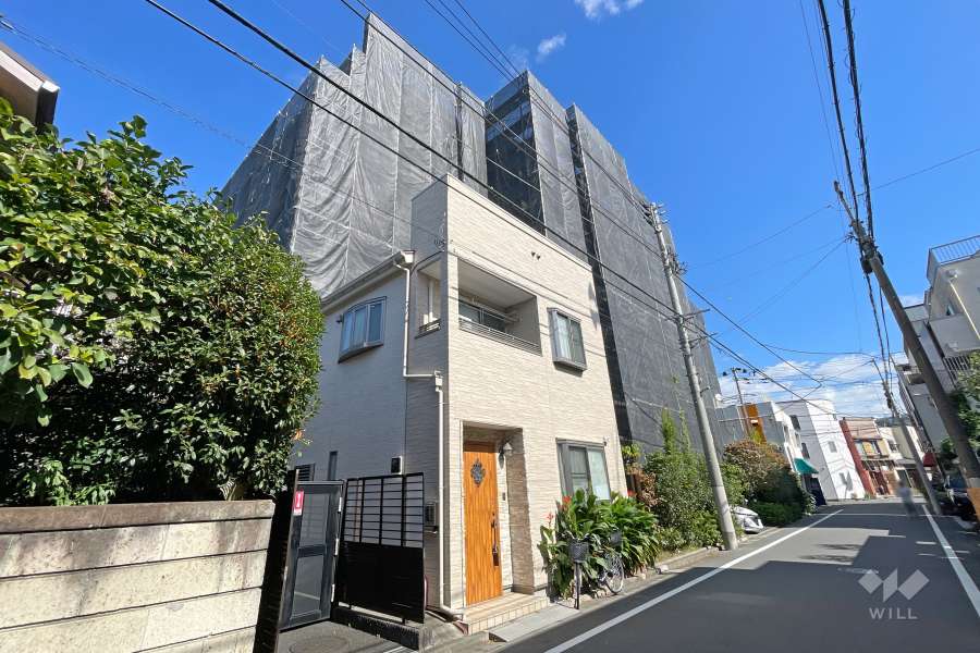藤和シティホームズ中野江古田の外観（南西側から）・（2026年7月11日時点、大規模改装中）