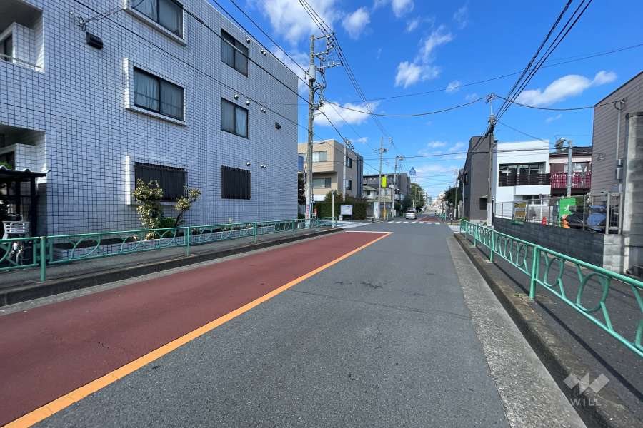 敷地東側の前面道路