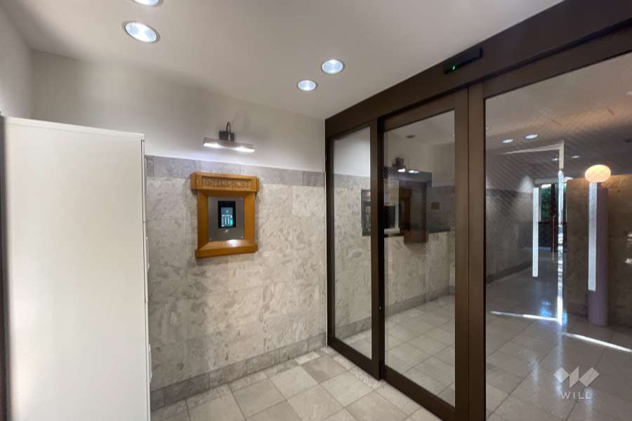 エントランスはオートロック付きです。