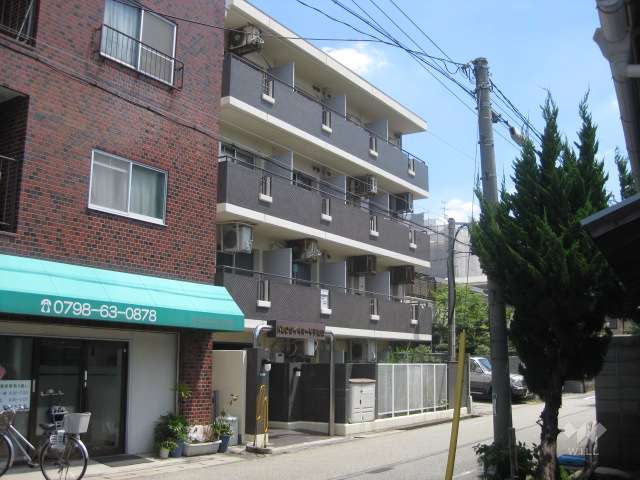 NEOダイキョー甲子園口外観（南西側から）