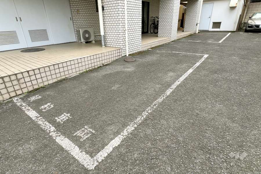 敷地内駐車場（屋外平面式）