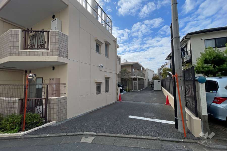 駐車場出入り口