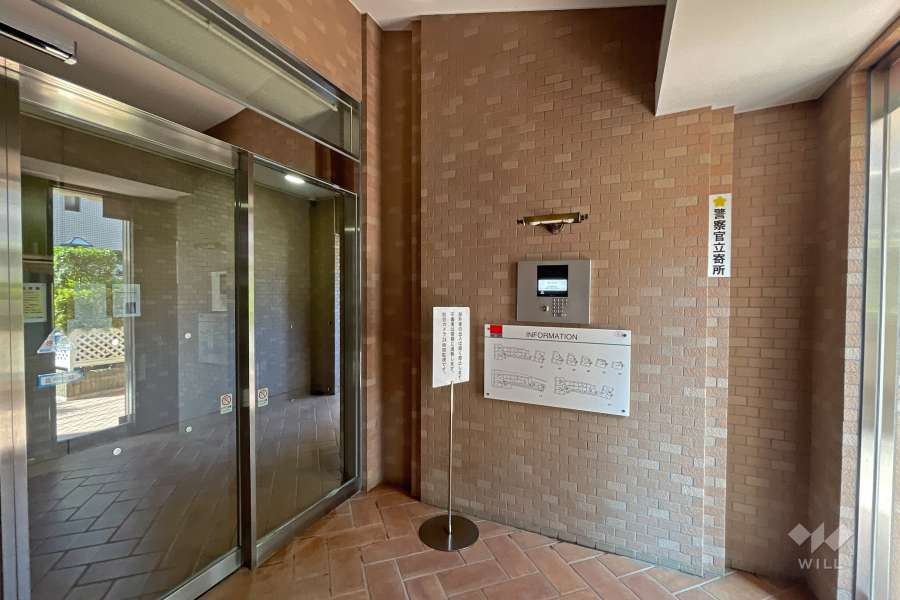 エントランスはオートロック付きです。