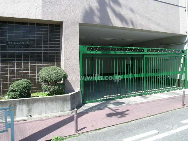 1階部分の駐車場