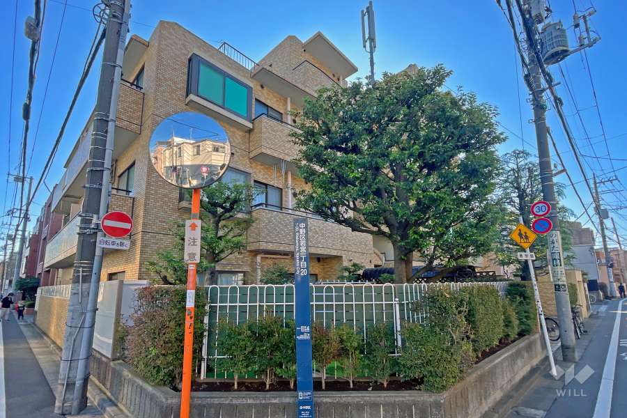 ライオンズマンション都立家政の外観（北西側から）