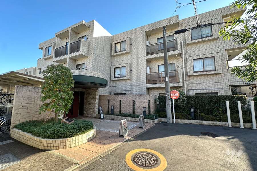 ファミール都立家政の外観（北西側から）