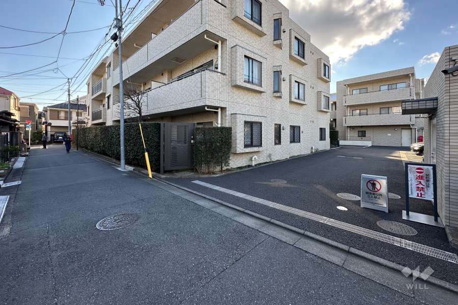 敷地の東側前面道路（北側から）